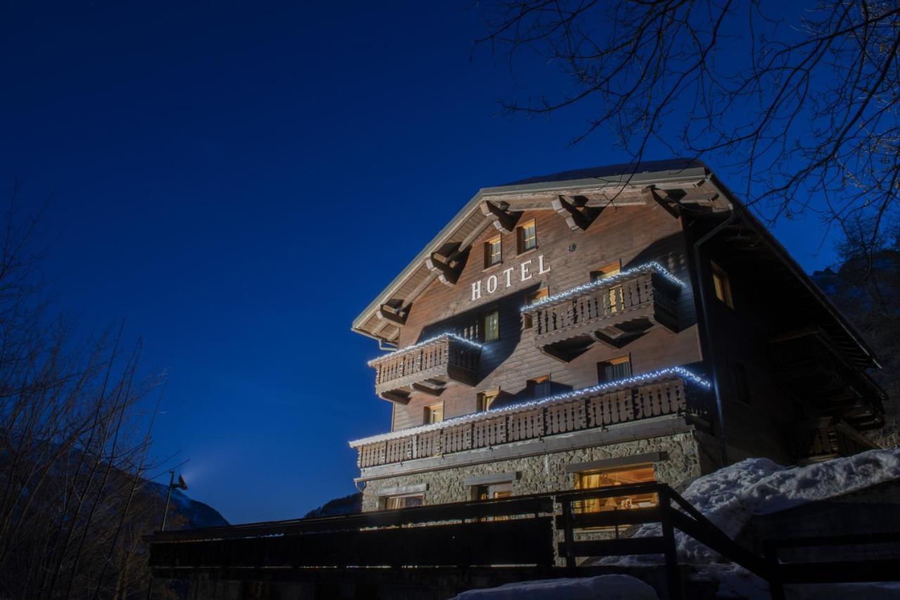Hotel Rascard Valtournenche Buitenkant foto