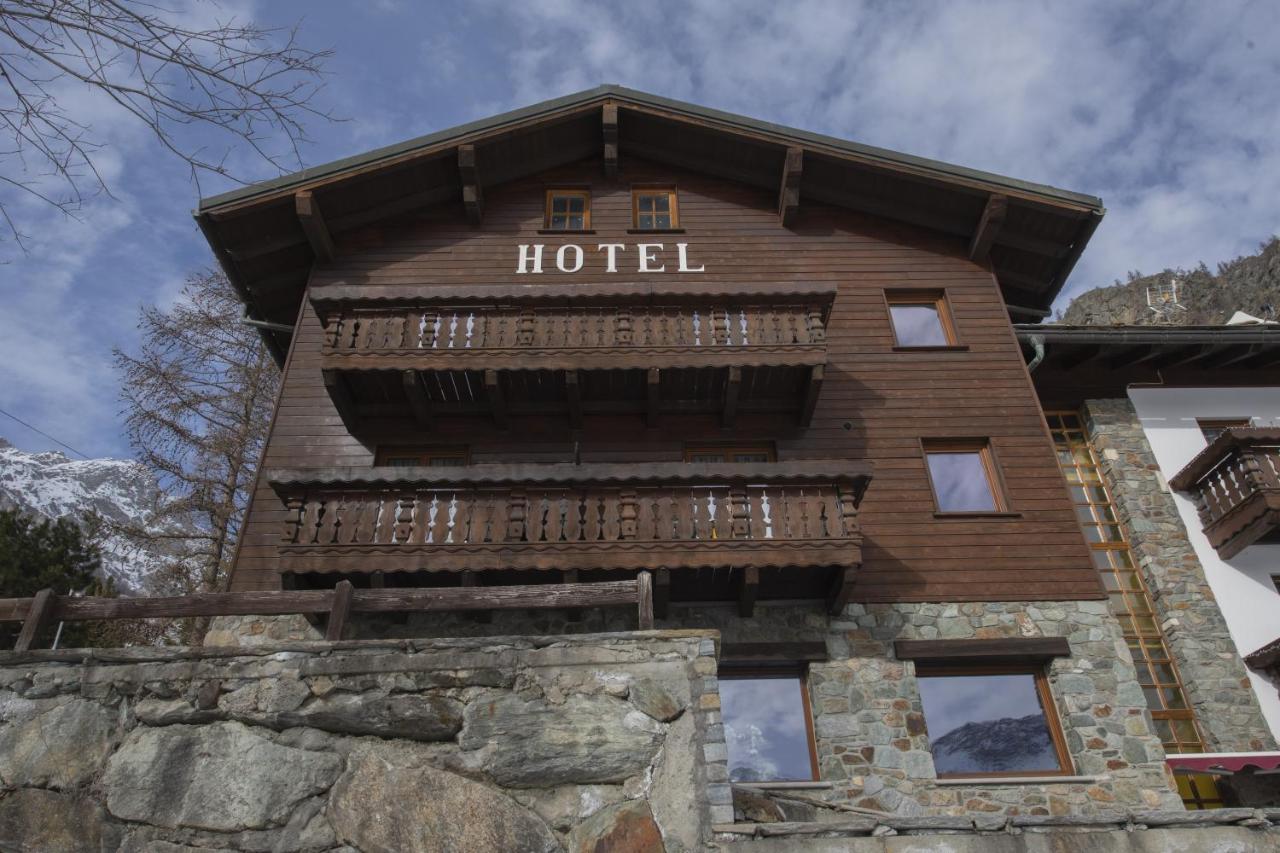 Hotel Rascard Valtournenche Buitenkant foto